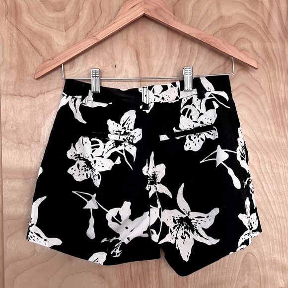 Banana Republic Floral Shorts - Picture 3 of 3